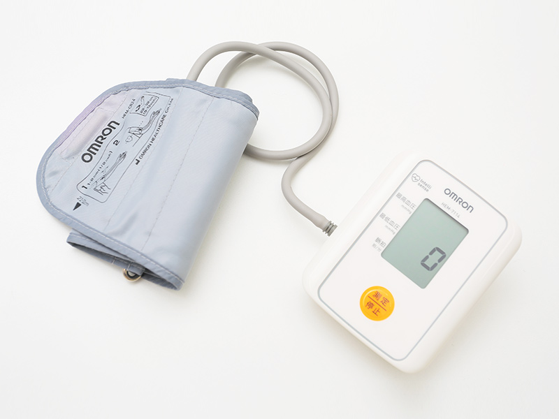 血圧計（オムロン自動血圧計）